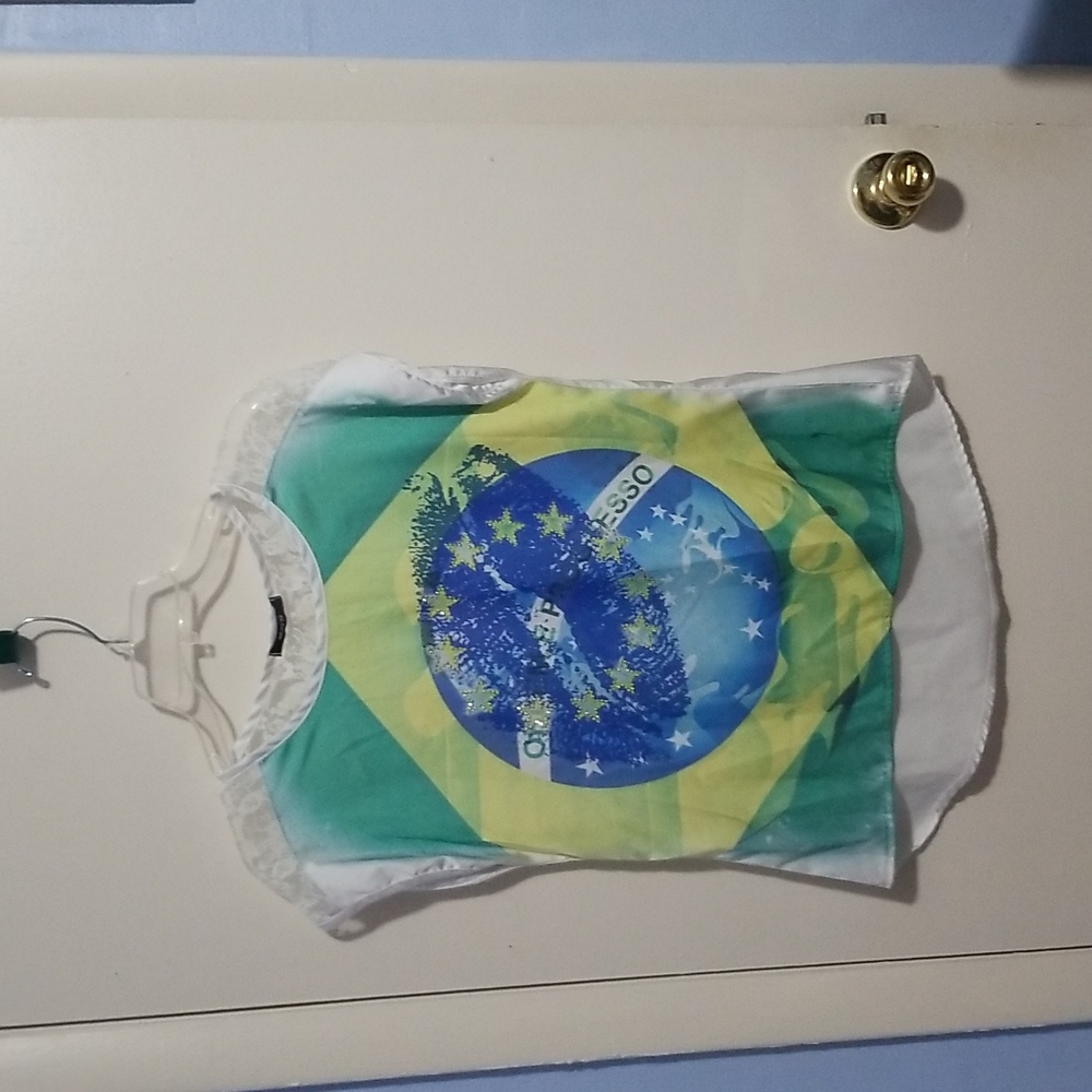 MayB Brazilian Flag and White Back with Lace Floral Detail L Short Sleeve Shirt